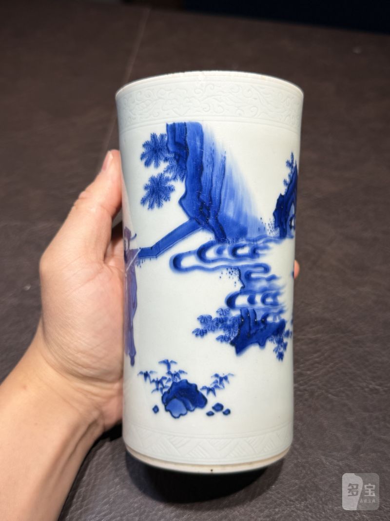 明崇祯 青花“连升三级”人物故事图笔筒 - 图4